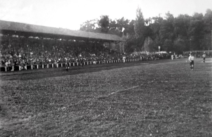 Stadion Maksimir 1912. godine. 5. svibnja 1912. godine otvoren je prvi maksimirski stadion HAŠK-a (Hrvatski akademski športski klub)